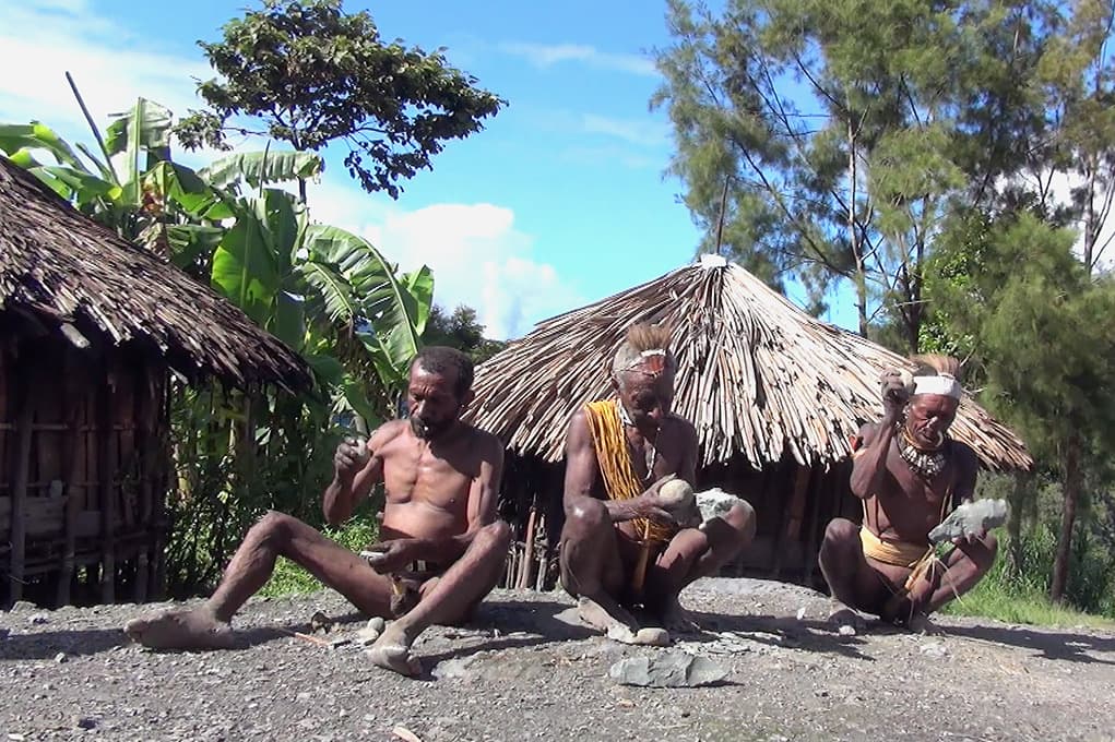 Papouasie: immersion chez les Una, les Yali & les Dani